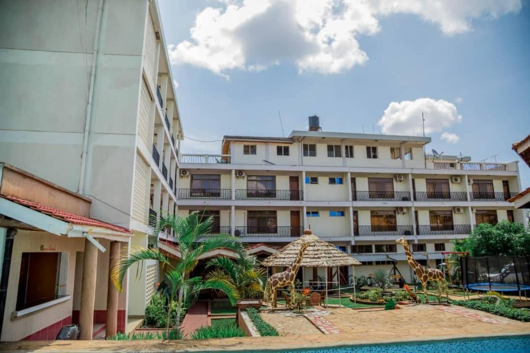 Kilimanjaro Crane Hotel Moshi Buitenkant foto