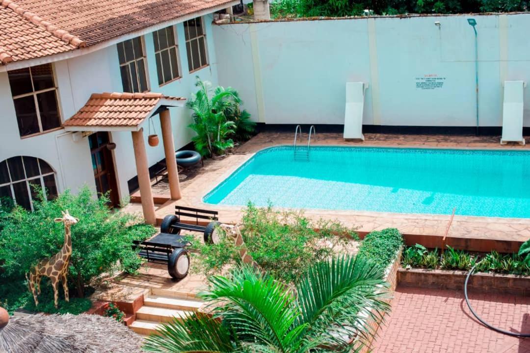 Kilimanjaro Crane Hotel Moshi Buitenkant foto