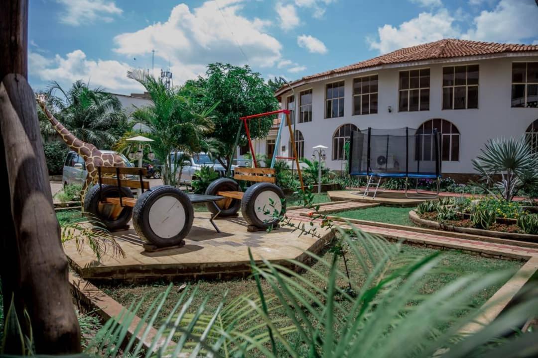 Kilimanjaro Crane Hotel Moshi Buitenkant foto