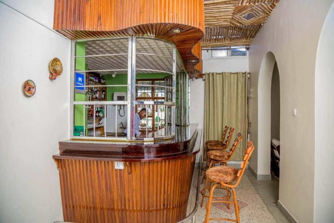 Kilimanjaro Crane Hotel Moshi Buitenkant foto